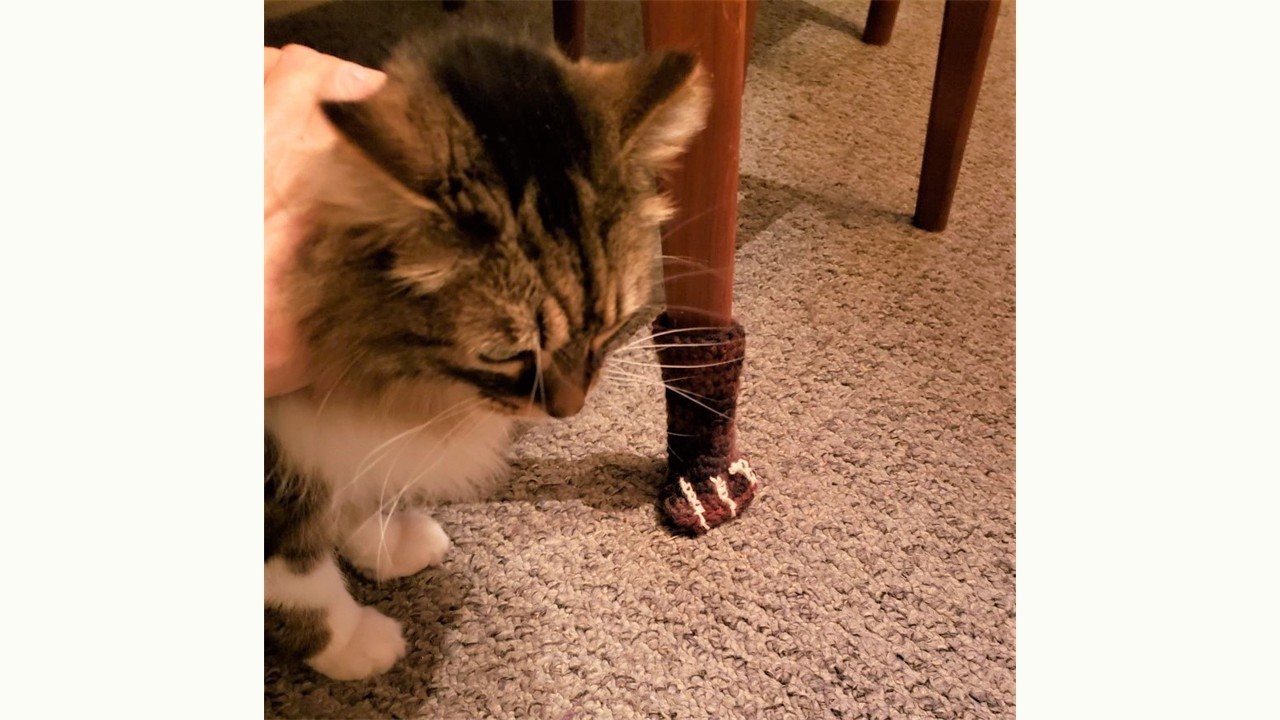 crochet_chair_socks1