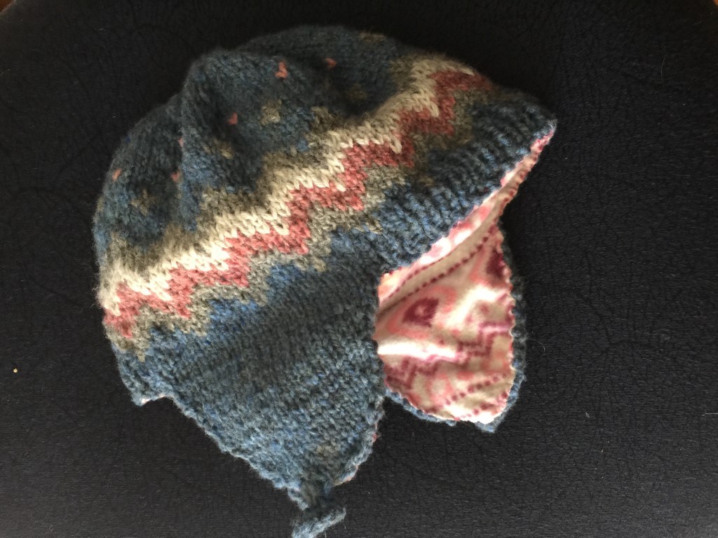 lined-hat-window